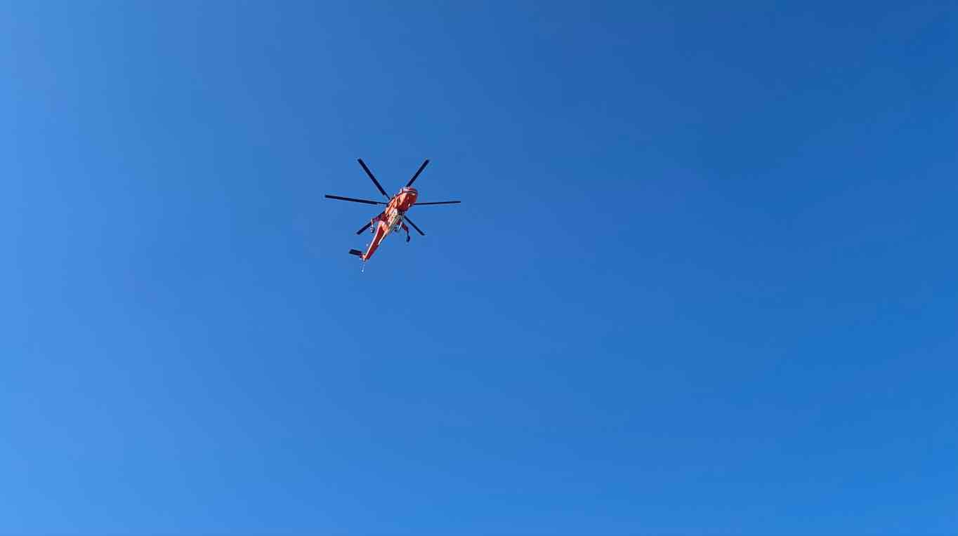 ελικόπτερο στο ουρανό της Εύβοιας